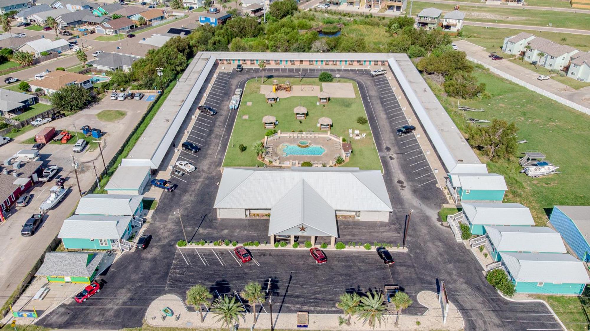 Shark Reef Resort Motel & Cottages พอร์ท อารานซัส ภายนอก รูปภาพ